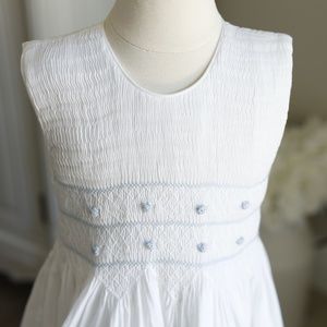 New Strasburg Dress NWOT Smocked Sleeveless White Blue Accents Size 5/6